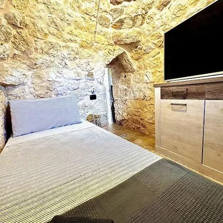 Trullo Damanera - Con Piscina E Uliveto Ostuni